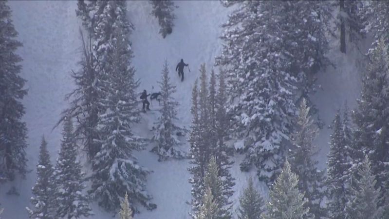 Pod lavinou ve Skalistých horách zahynuli čtyři lyžaři